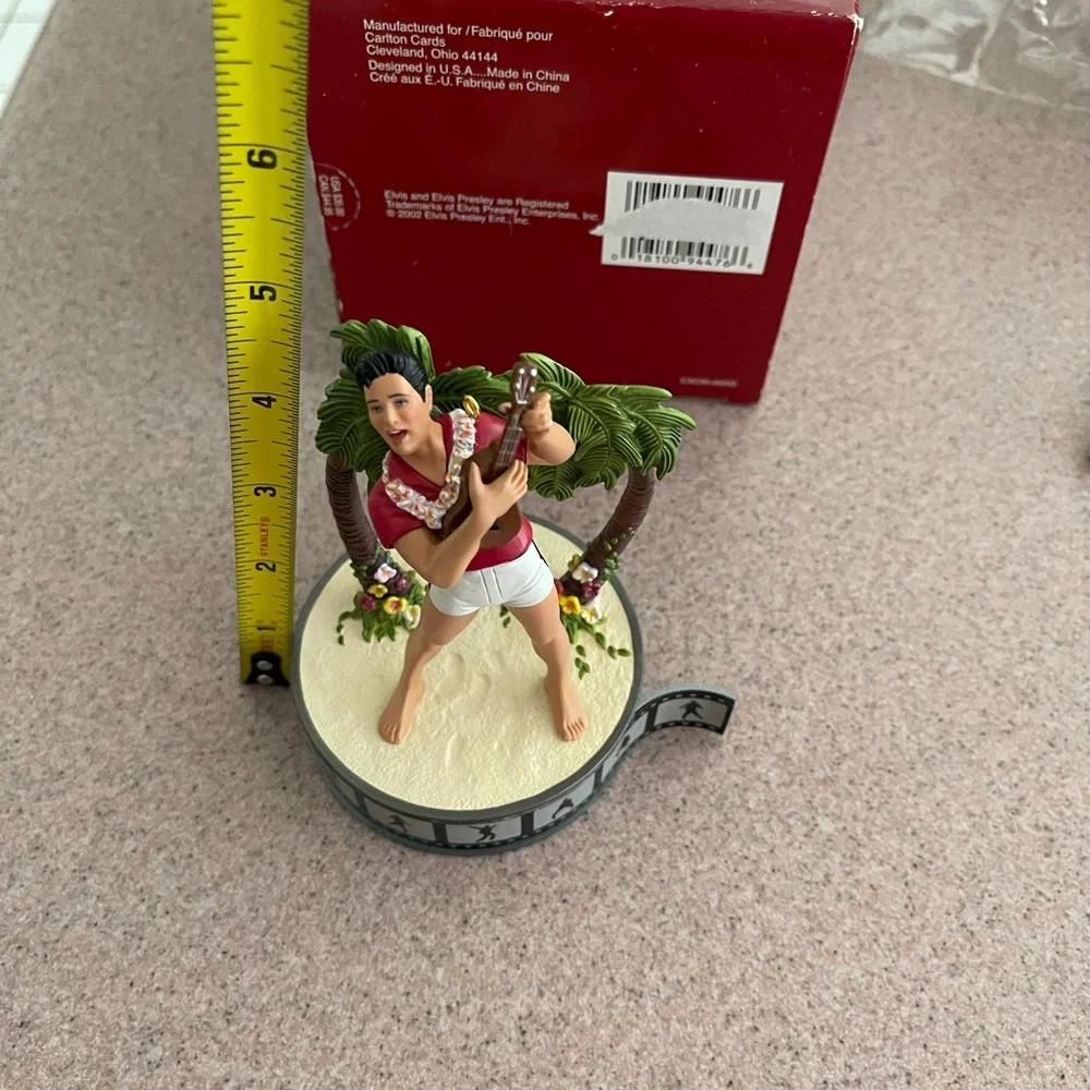 Elvis Hallmark Ornament 2002 - Picture 10 of 10